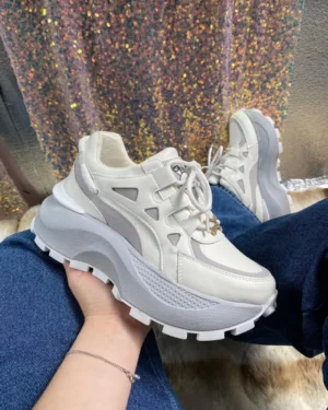 Tenis de suela alta gris blanco